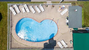 Glass House Inn Erie Near I-90 & I-79