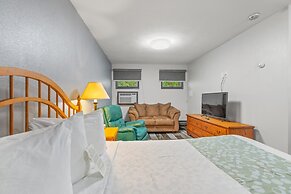 Glass House Inn Erie Near I-90 & I-79