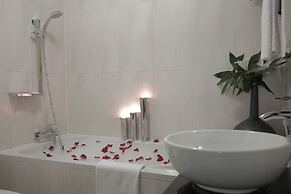 Oak Plaza Hotels - East Airport