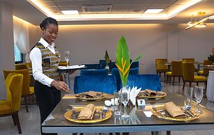 Oak Plaza Hotels - East Airport