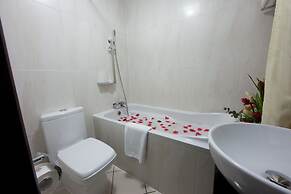 Oak Plaza Hotels - East Airport