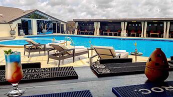 Oak Plaza Hotels - East Airport