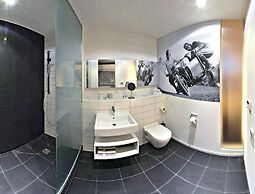 V8 Hotel Classic Motorworld Region Stuttgart