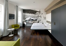 V8 Hotel Classic Motorworld Region Stuttgart