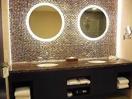 Summit Rainforest & Golf Resort