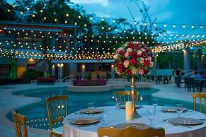 Summit Rainforest & Golf Resort