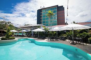 Summit Rainforest & Golf Resort