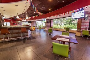 Summit Rainforest & Golf Resort