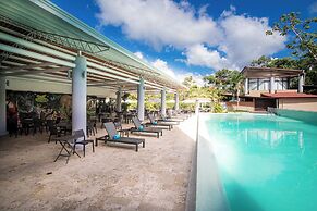 Summit Rainforest & Golf Resort