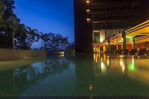 Summit Rainforest & Golf Resort