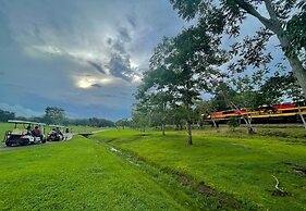 Summit Rainforest & Golf Resort