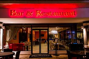 Summit Rainforest & Golf Resort