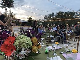 Summit Rainforest & Golf Resort