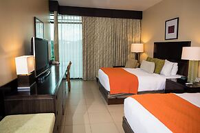 Summit Rainforest & Golf Resort