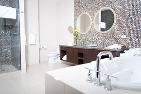 Summit Rainforest & Golf Resort