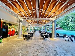 Summit Rainforest & Golf Resort