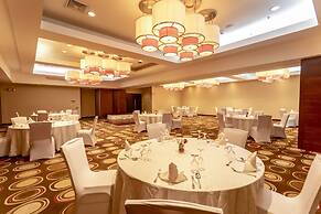 Summit Rainforest & Golf Resort