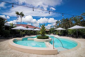 Summit Rainforest & Golf Resort