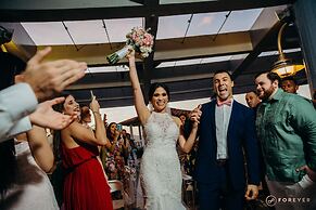 Summit Rainforest & Golf Resort