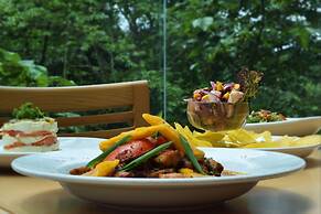 Summit Rainforest & Golf Resort