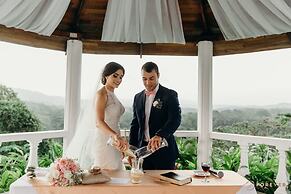 Summit Rainforest & Golf Resort