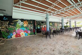 Summit Rainforest & Golf Resort