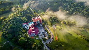 Summit Rainforest & Golf Resort