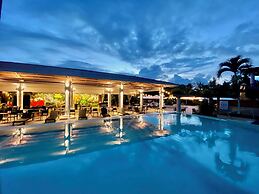 Summit Rainforest & Golf Resort