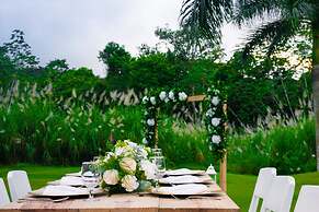 Summit Rainforest & Golf Resort