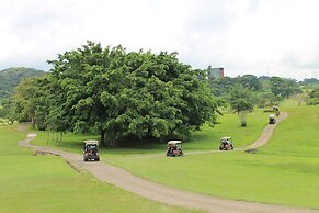 Summit Rainforest & Golf Resort