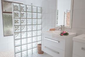 Lagoon Breeze Villas