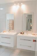 Lagoon Breeze Villas