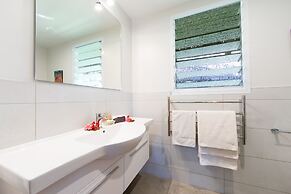 Lagoon Breeze Villas