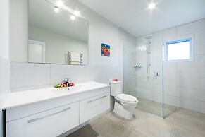 Lagoon Breeze Villas