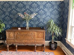 Fisher House Victoria Bed and Breakfast