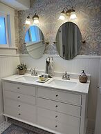 Fisher House Victoria Bed and Breakfast