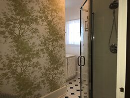 Fisher House Victoria Bed and Breakfast