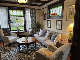 Fisher House Victoria Bed and Breakfast