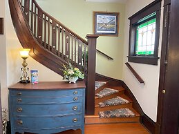 Fisher House Victoria Bed and Breakfast