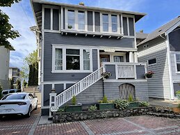 Fisher House Victoria Bed and Breakfast