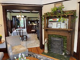 Fisher House Victoria Bed and Breakfast