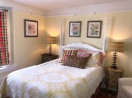 Fisher House Victoria Bed and Breakfast