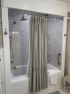 Fisher House Victoria Bed and Breakfast