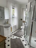 Fisher House Victoria Bed and Breakfast