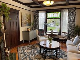 Fisher House Victoria Bed and Breakfast