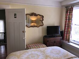 Fisher House Victoria Bed and Breakfast