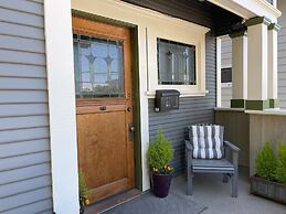 Fisher House Victoria Bed and Breakfast