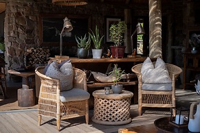 HillsNek Safari Camp - Amakhala Game Reserve