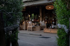 HillsNek Safari Camp - Amakhala Game Reserve