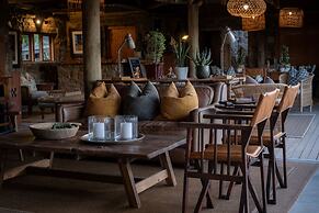 HillsNek Safari Camp - Amakhala Game Reserve